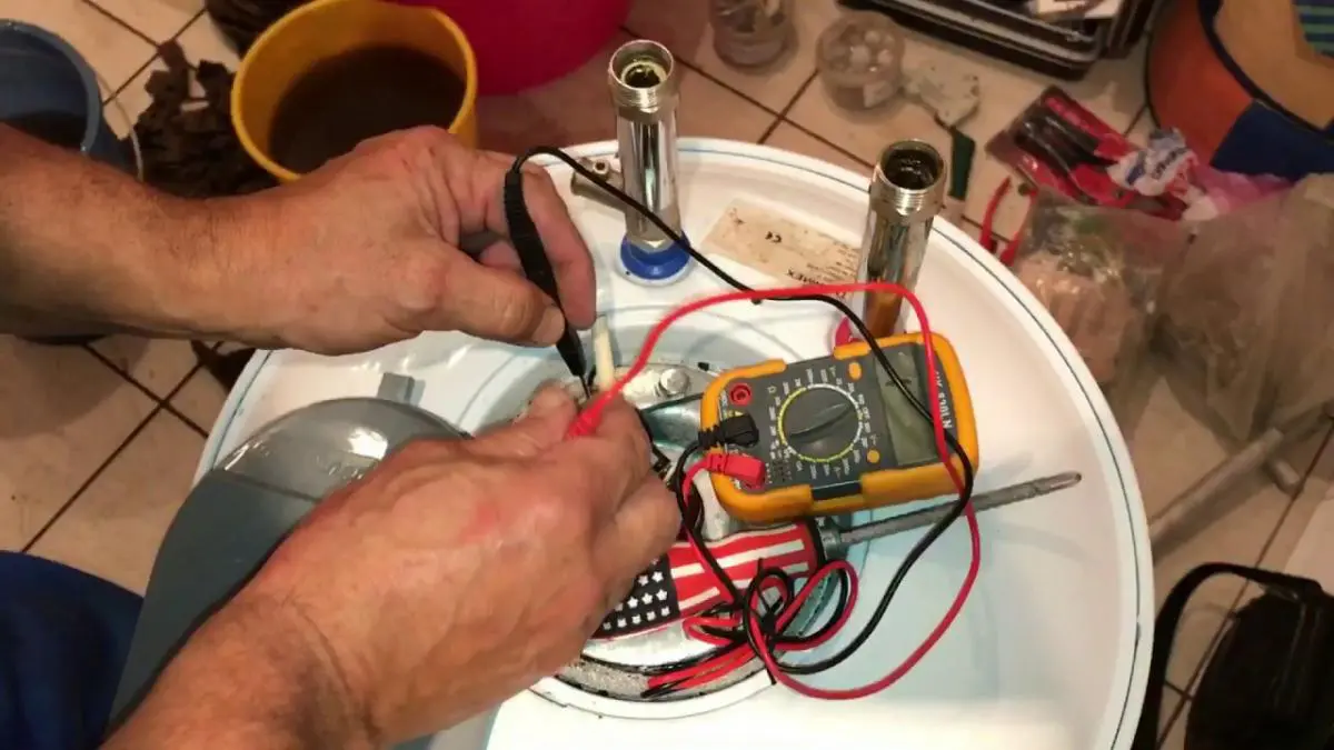 Ремонт водонагревателей Electrolux в Кузнецке — выгодная цена от 2398 руб., Мастер24
