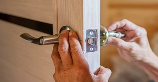 Установка и замена дверной ручки в Кузнецке от 281 руб. – Мастер24, монтаж фурнитуры, недорого